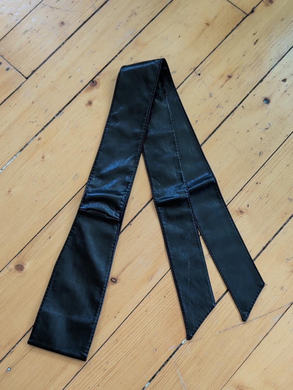 Black Leather Skinny Belt Tie